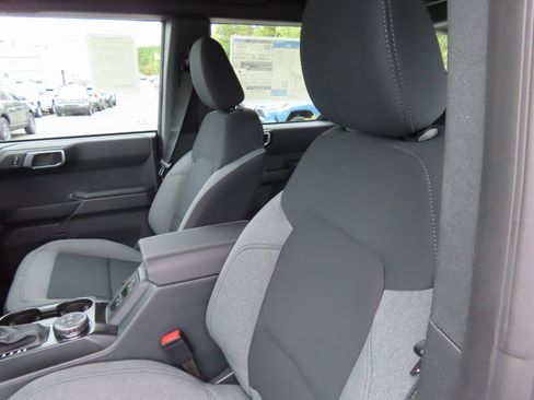 New 2025 Ford Bronco 4-Door image 14