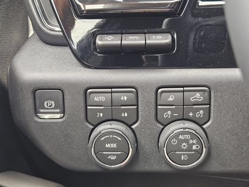 New 2026 Chevrolet Silverado 2500 ZR2 AWD/4WD image 22