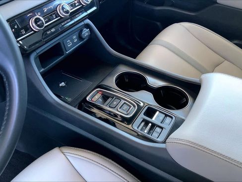 Used 2025 Honda Pilot EX-L image 16