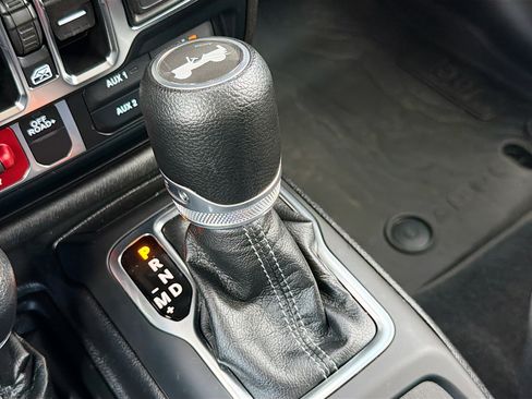 Used 2024 Jeep Wrangler Willys image 28