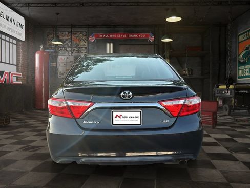 Used 2015 Toyota Camry SE FWD image 6