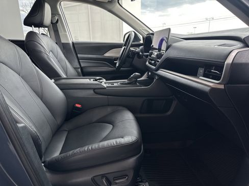 Used 2024 Toyota Grand Highlander Platinum image 16