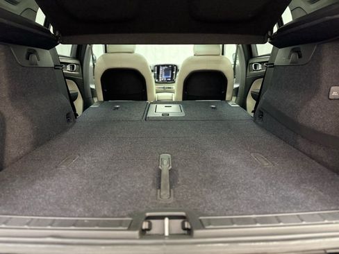 Used 2019 Volvo XC40 T5 Momentum image 28