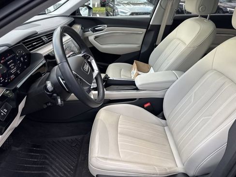 Certified 2024 Audi Q8 e-tron Premium Plus w/ Premium Plus Package image 24