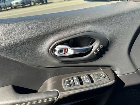 Used 2014 Jeep Cherokee Limited w/ Technology Group image 11