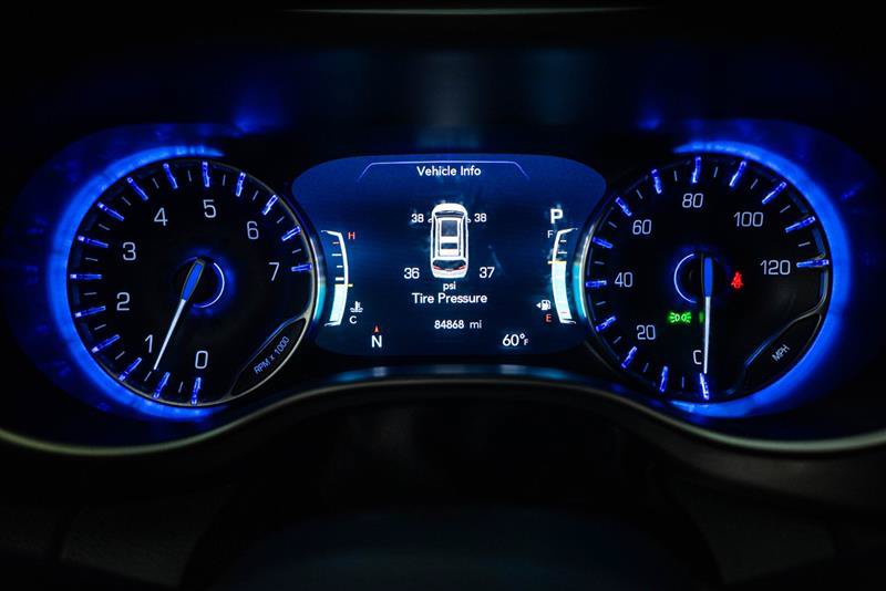 Used 2023 Chrysler Pacifica Touring-L FWD image 17