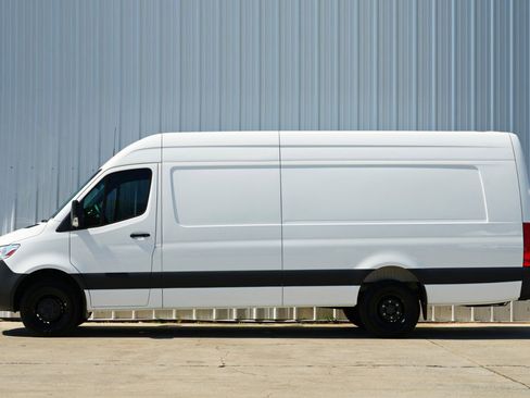 Used 2024 Mercedes-Benz Sprinter 3500 image 9