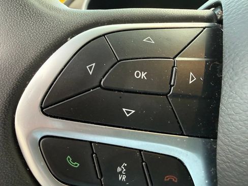 Used 2024 Chrysler Voyager LX FWD image 16