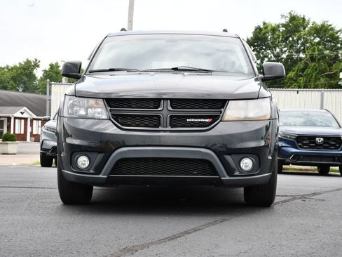 Used 2019 Dodge Journey SE w/ Connectivity Group FWD image 2