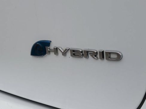 Used 2021 Chrysler Pacifica Limited w/ Uconnect Theater Family Group FWD image 6