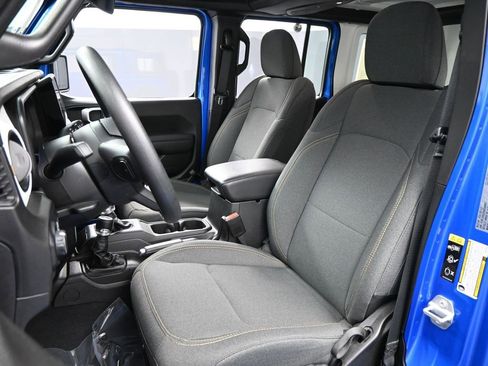 Used 2025 Jeep Wrangler Sport image 9