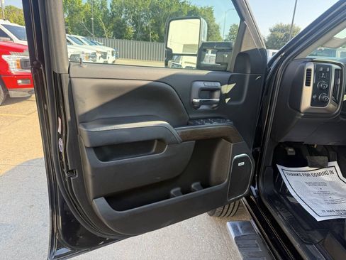 Used 2018 GMC Sierra 2500 Denali w/ Duramax Plus Package AWD/4WD image 8