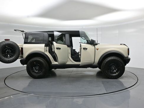 New 2026 Ford Bronco Badlands image 4