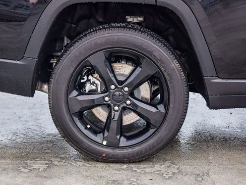 New 2025 Jeep Grand Cherokee L Altitude image 12