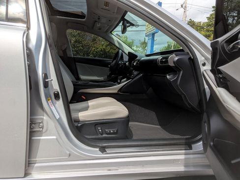 Used 2015 Lexus IS 250 4dr Sport Sdn AWD image 39
