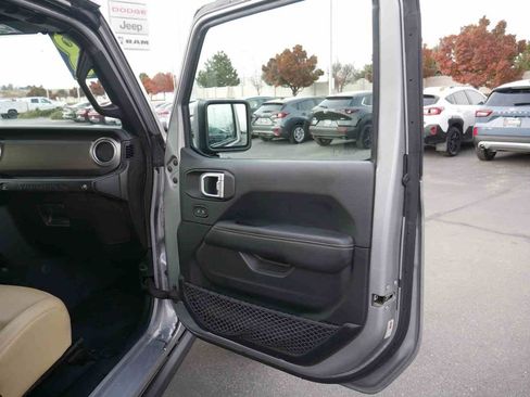 Used 2018 Jeep Wrangler Unlimited Rubicon w/ Dual Top Group image 21