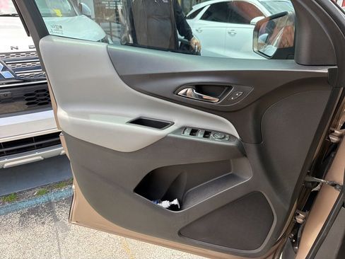Used 2019 Chevrolet Equinox LS image 7