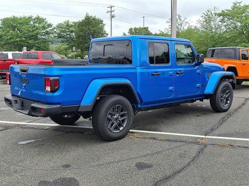 New 2025 Jeep Gladiator Sport image 4
