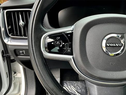 Used 2020 Volvo S60 T6 Momentum image 15