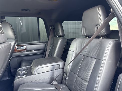 Used 2014 Lincoln Navigator 2WD image 21