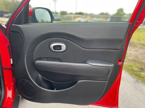 Used 2014 Kia Soul + FWD image 27