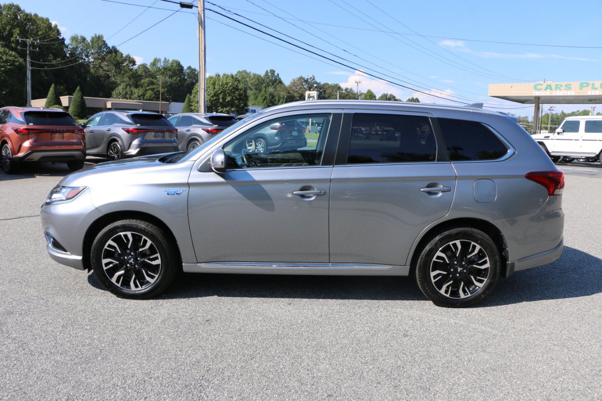 Used 2018 Mitsubishi Outlander SEL AWD/4WD image 2