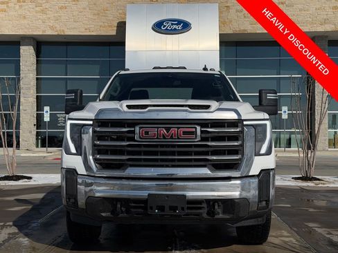 Used 2024 GMC Sierra 2500 SLE w/ SLE Convenience Package image 2