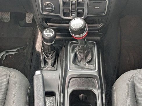 Used 2018 Jeep Wrangler Unlimited Sport S image 29