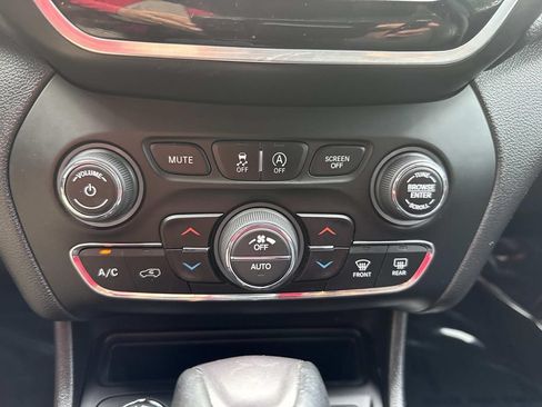 Used 2020 Jeep Cherokee Limited AWD/4WD image 31