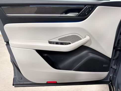 Certified 2025 Porsche Macan Turbo Electric AWD/4WD image 23