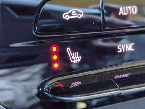 Used 2022 Buick Envision Preferred image 22