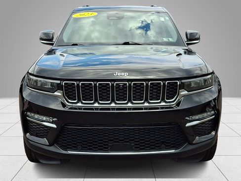 Used 2023 Jeep Grand Cherokee Limited w/ Luxury Tech Group II AWD/4WD image 3