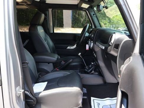 Used 2015 Jeep Wrangler Unlimited Sahara AWD/4WD image 19