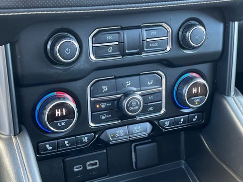 Used 2021 Chevrolet Tahoe Premier w/ Premium Package image 23