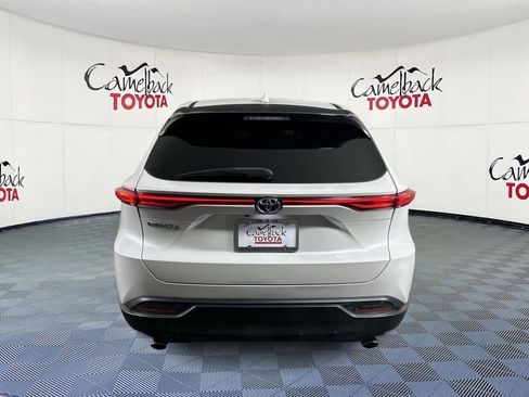 Used 2023 Toyota Venza LE image 6