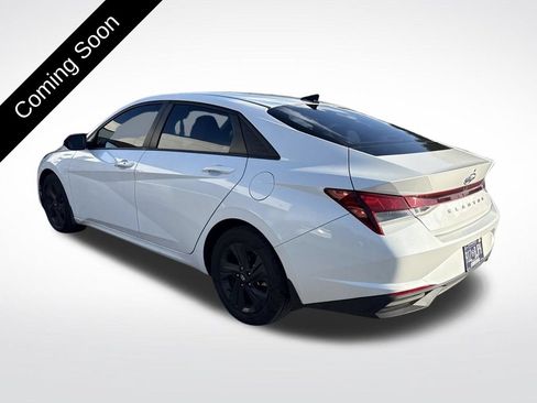Used 2022 Hyundai Elantra SEL w/ Convenience Package FWD image 7