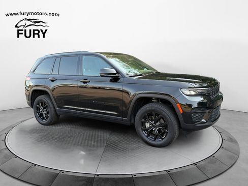 Used 2025 Jeep Grand Cherokee Altitude AWD/4WD image 1
