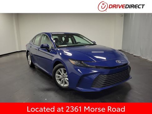Used 2025 Toyota Camry LE w/ Convenience Package FWD image 1