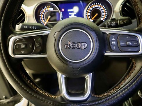 Used 2022 Jeep Wrangler Unlimited Sahara AWD/4WD image 25