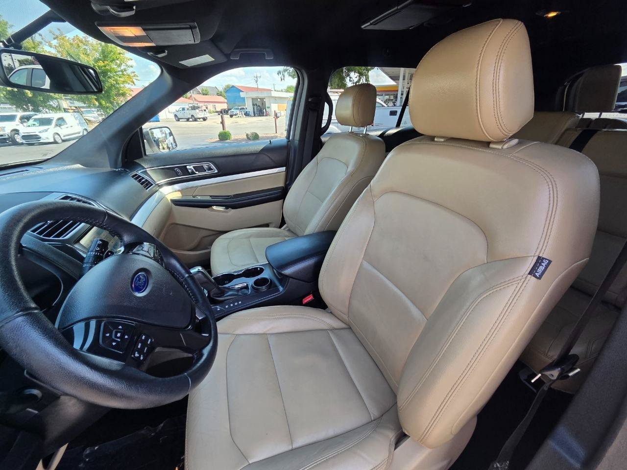 Used 2017 Ford Explorer XLT w/ Equipment Group 202A FWD image 13