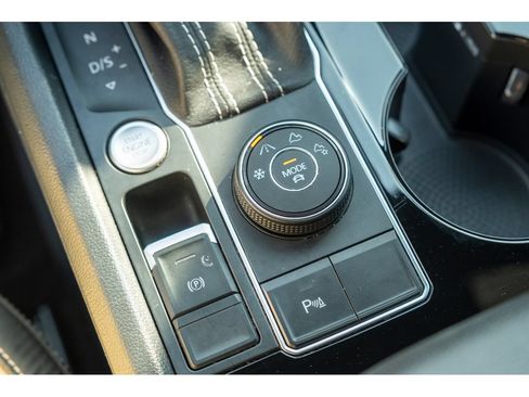 Used 2023 Volkswagen Atlas Cross Sport SEL R-Line AWD/4WD image 26