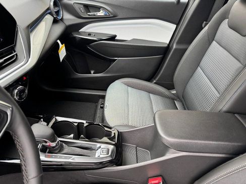 New 2026 Chevrolet Trax LT w/ LT Convenience Package FWD image 8