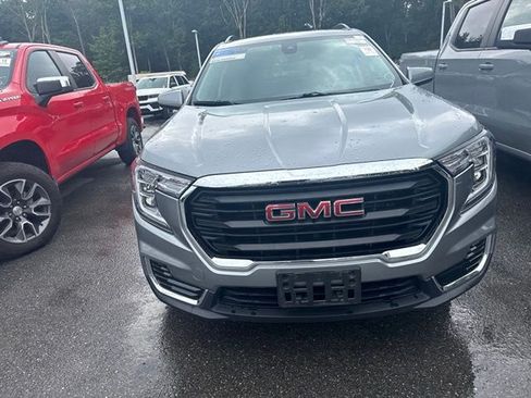 Used 2024 GMC Terrain SLE w/ Driver Convenience Package AWD/4WD image 5