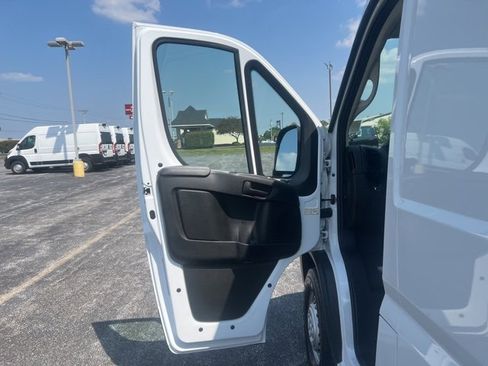 Used 2025 RAM ProMaster 2500 w/ Convenience Group image 17