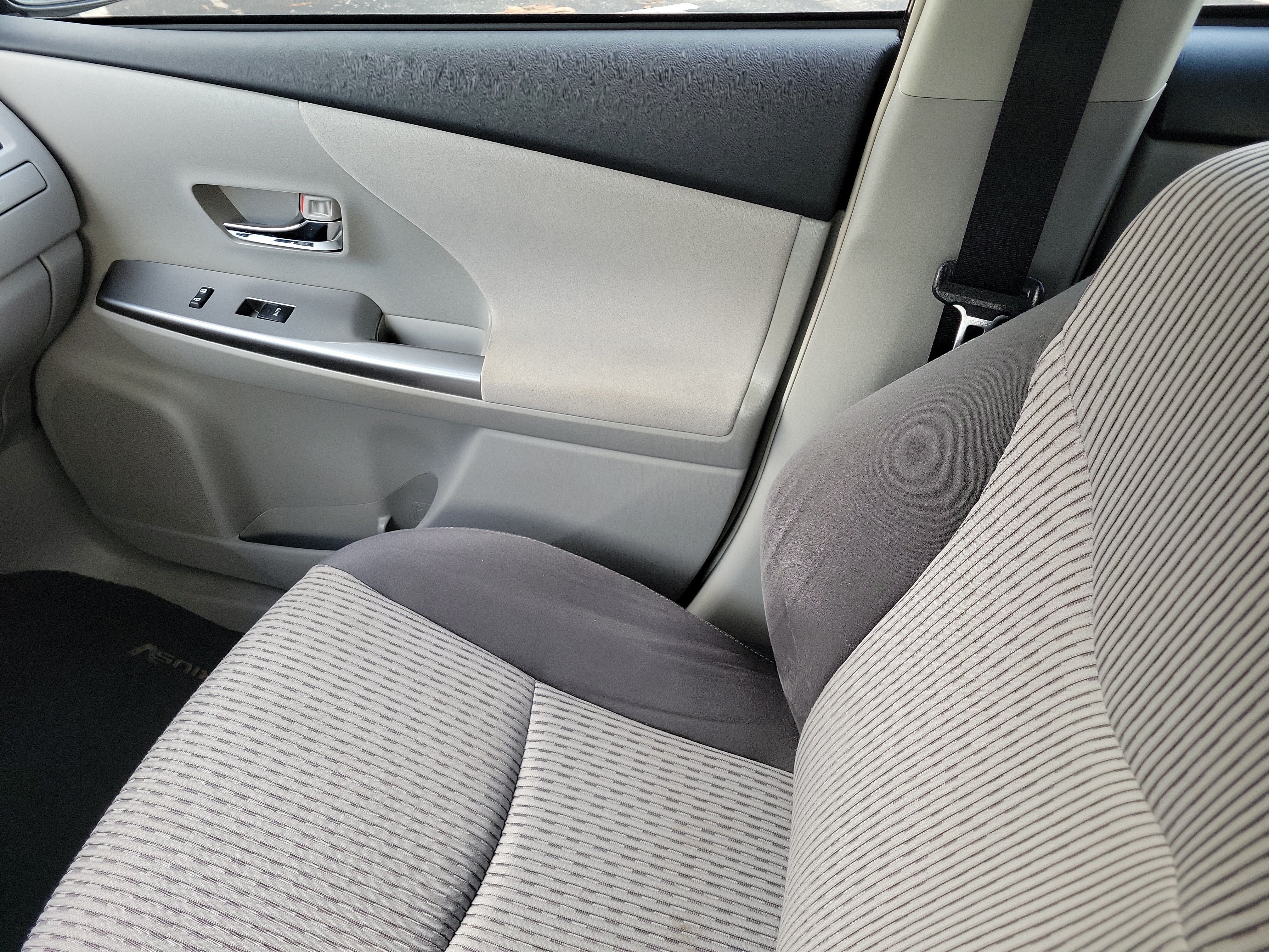 Used 2015 Toyota Prius V Two FWD image 17