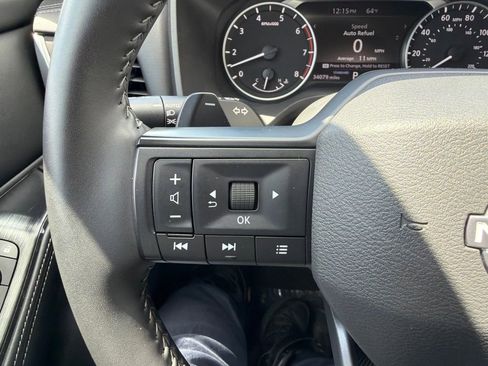 Used 2025 Nissan Rogue SV FWD image 29