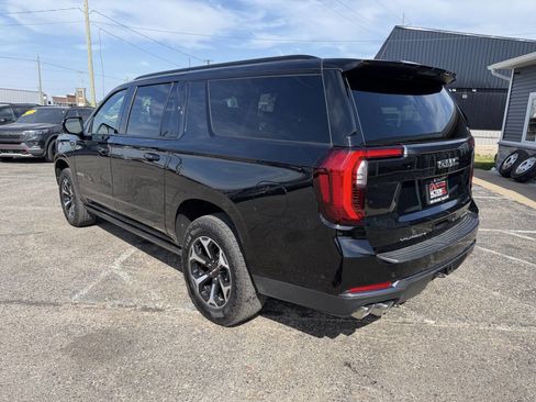 Used 2025 GMC Yukon XL AT4 w/ AT4 Premium Plus Package AWD/4WD image 3