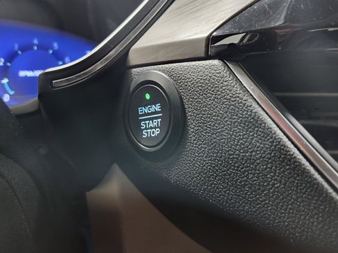 Used 2020 Ford Escape Titanium image 8