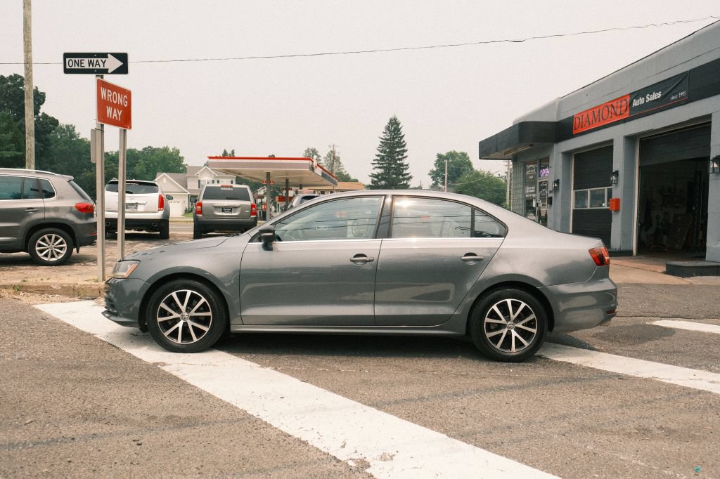 Used 2017 Volkswagen Jetta SE FWD image 8