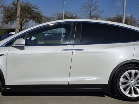 Used 2017 Tesla Model X 75D image 12